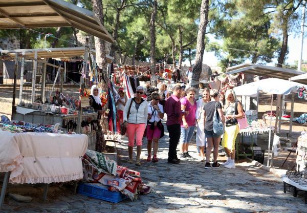Kadifekale'de turist pazarı