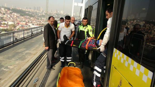 Boğaziçi Köprüsü'nde metrobüs otomobile çarptı: 6 yaralı