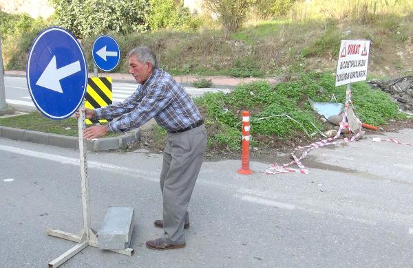 4 şeritli yolun 3 şeridini trafiğe kapattı