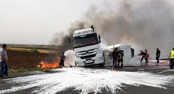 Nusaybin'de yakıt yüklü tanker yandı: 1 yaralı