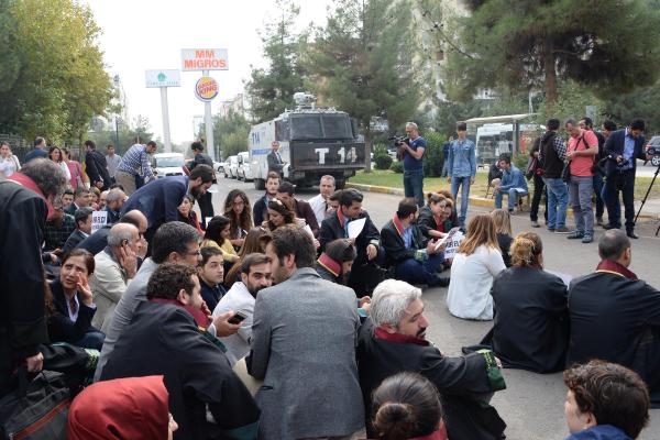 Diyarbakır Barosu avukatlarından Elçi'ye destek