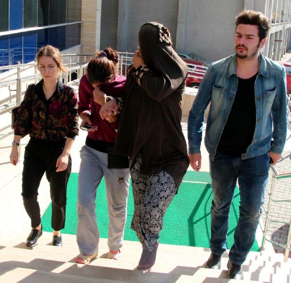 Hırsızlık için eve girmeye çalışan 4 kadın yakalandı