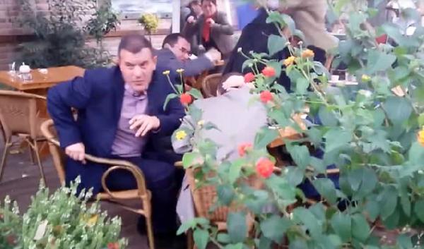 Kosova’da bakan yardımcısına yumurtalı saldırı