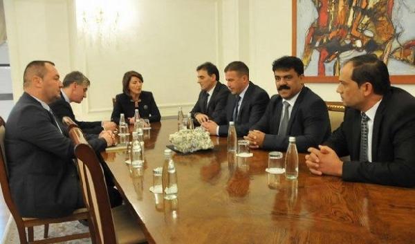 Kosova'da muhalefet geri adım atmıyor