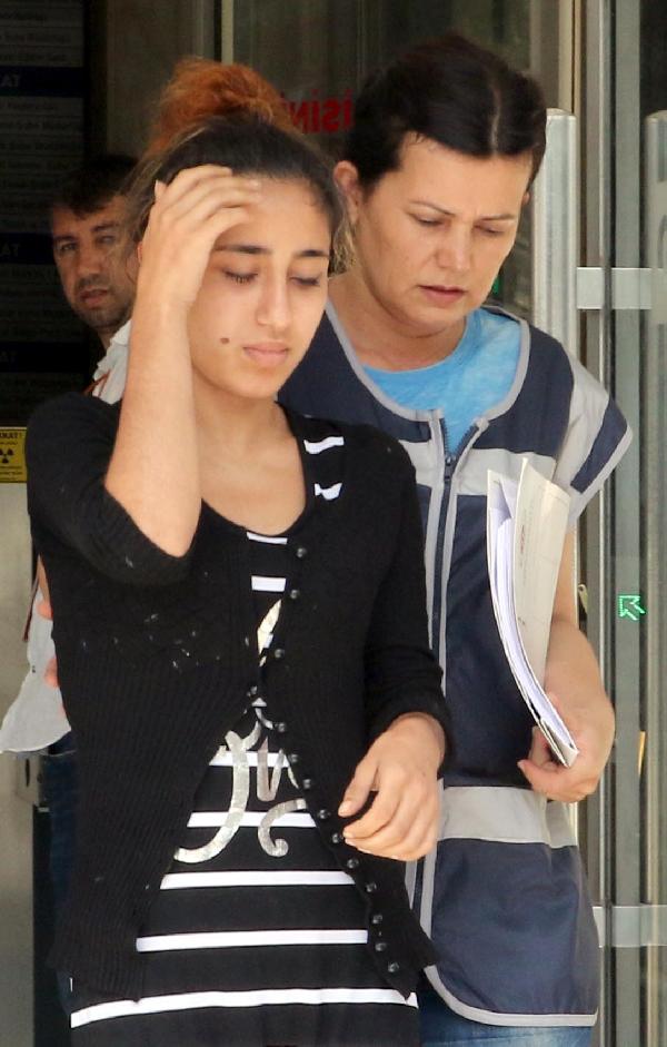 Sütyende sahte paraya 3 yıl hapis