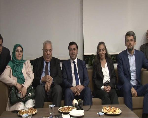 Demirtaş: Oturduğu koltuğun tacı büyüktür diye kimse madalya vermiyor