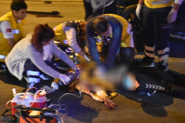 Lüks cip kamyona çarpıp metrobüs yoluna girdi: 1 ölü, 2 yaralı