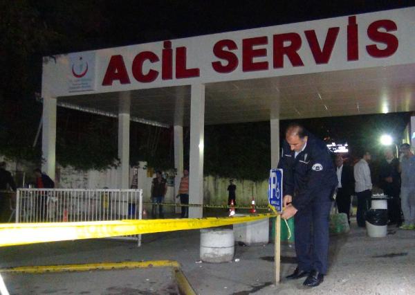 Hastane önünde kıskançlık cinayetinde baba- oğul öldürüldü