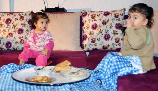 1.5 ve 3 yaşındaki iki kardeş sokağa terk edildi