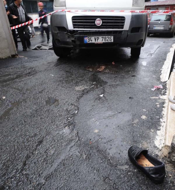 Şişli'de minibüs geri manevra yaparken yaşlı kadını ezdi