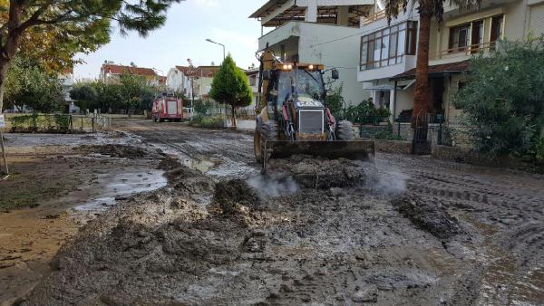 Dere taştı, Kuşadası Güzelçamlı sele teslim oldu