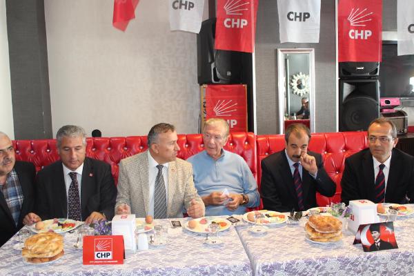 Samsun'da CHP'li adaylar muhtarlarla buluştu