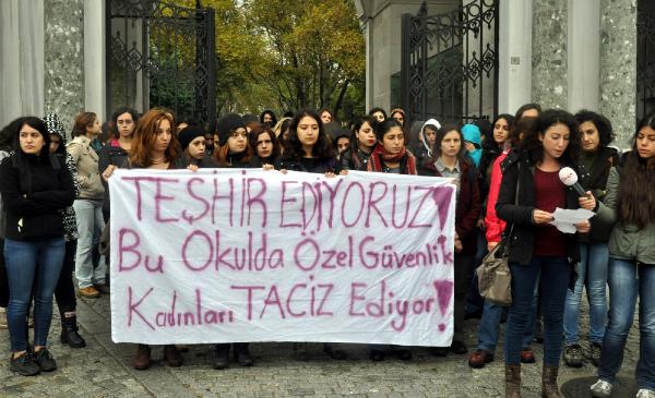 İstanbul Üniversitesi'nde  taciz protestosu