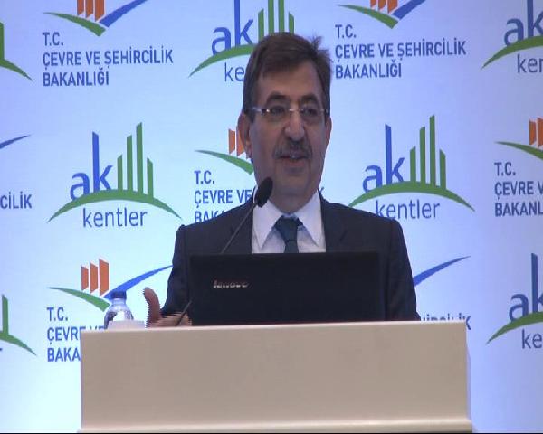 Bakan Güllüce: Türkiye'deki her kesimin milliliğe ve yerliliğe dönüş çabası harcaması lazım