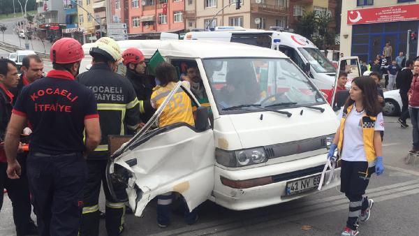 İzmit'te zincirleme kaza: 4 yaralı