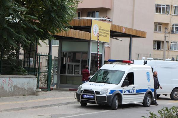 Lise yakınındaki şüpheli çanta fünyeyle patlatıldı