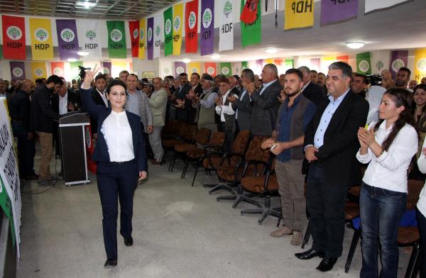 HDP'li Yüksekdağ: Başbakan tehditle oy topluyor