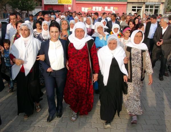 HDP'li Yüksekdağ: Başbakan tehditle oy topluyor (2)