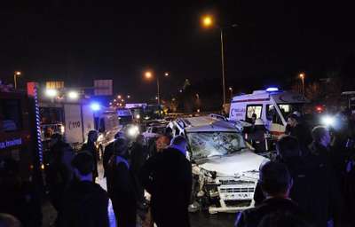 Bayrampaşa'da zincirleme trafik kazası: 1'i ağır, 4 yaralı