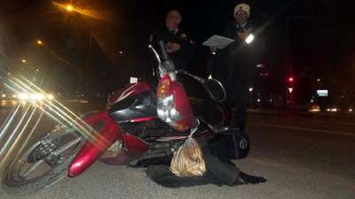 Motosiklete çarpan otomobil sürücüsü kaçtı