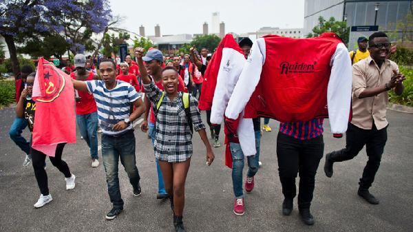 Güney Afrika'da harç protestoları dersleri durdurdu