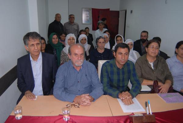 HDP'li Kürkçü: Adalet Bakanı, sırıtma önündeki dilekçeyi imzala