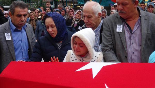 Kalp krizinden ölen polis memuru son yolculuğuna uğurlandı