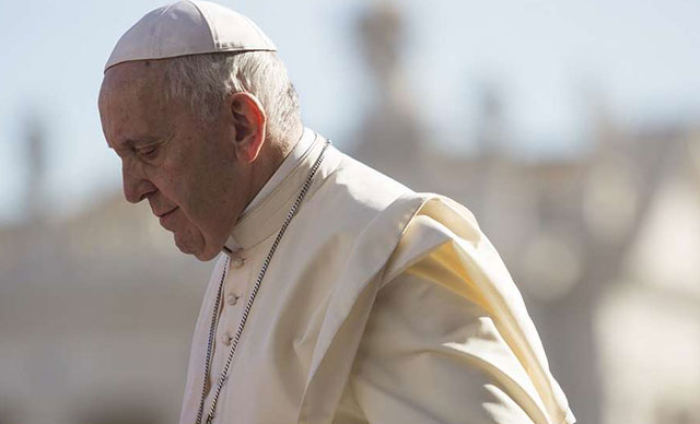 Papa Francis, asansörde mahsur kaldı