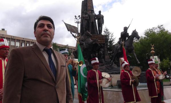 Bağımsız adaydan mehteranlı tanıtım