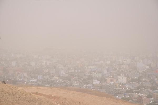 Cizre'de kum fırtınası
