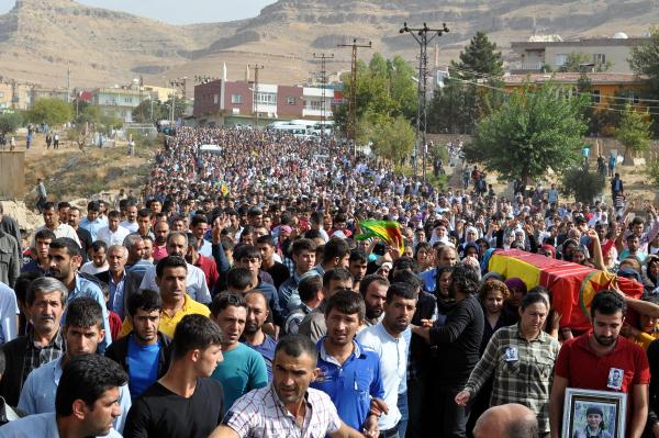 Çatışmada ölen PKK'lı kadın terörist Derik'te toprağa verildi