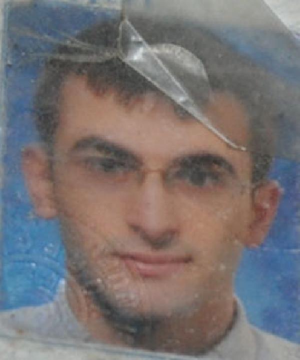 Minibüsün altında kalan motosiklet sürücüsü öldü