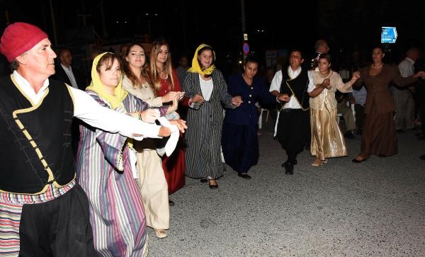 Yat yarışlarında dostluk rüzgarı