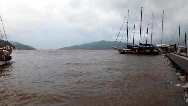 Marmaris sağanak yağmura teslim oldu (2)