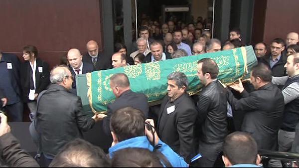 Çetin Altan için Milliyet Gazetesi önünde tören düzenlendi