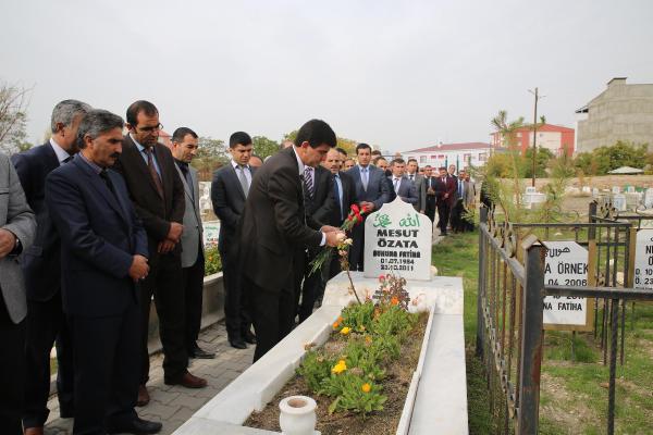 Erciş'te depremde hayatını kaybedenler anıldı