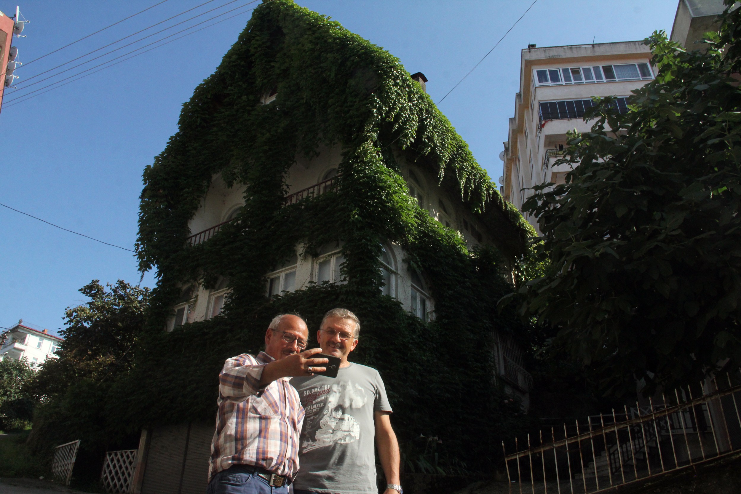 Gurbetçinin evi ilgi odağı oldu