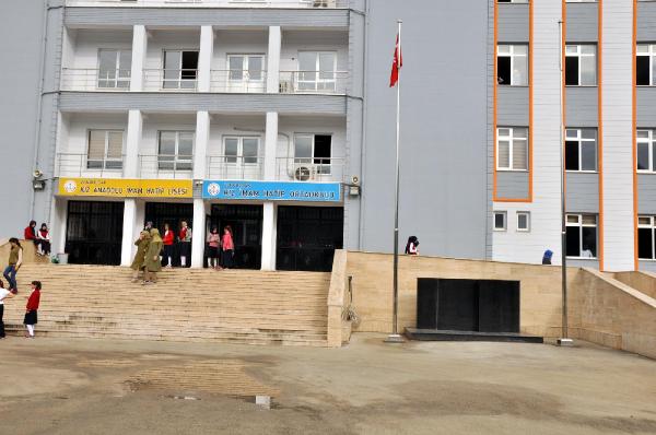 Kaide var, Atatürk büstü yok