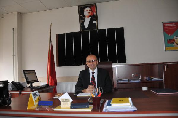 PTT, 175'inci yılda 175'inci müşterisine pul kolleksiyonu ve saat hediye etti