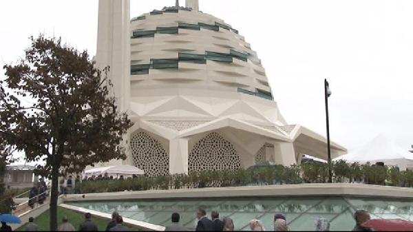Yenilenen Marmara Üniversitesi İlahiyat Camii'nde ilk Cuma