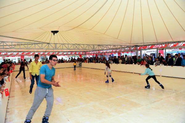 Kahramanmaraş'ta 500 bin liraya 2 buz pisti
