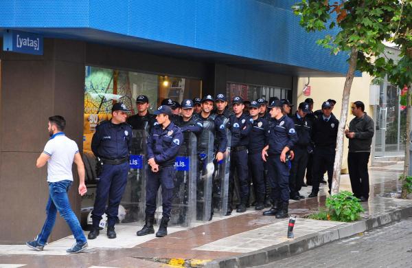 HDP'den Manisa'daki tutuklamalara tepki