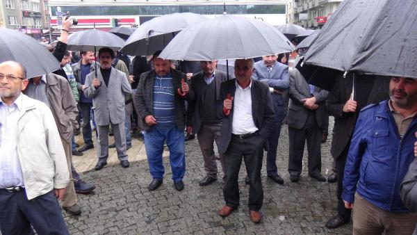 Uşak'taki 'parelel yapı' operasyonunda tutuklanan işadamlarının işçilerinden eylem