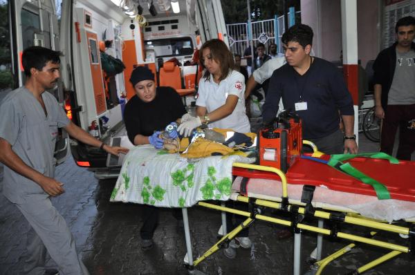 Otomobil bariyerlere çarptı: 1 çocuk öldü, 3 kişi yaralandı