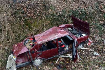 Karabük'te otomobil tarlaya uçtu: 4 yaralı