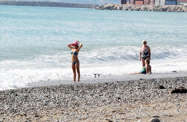 Antalya'da yağmur ve fırtına sonrası deniz keyfi