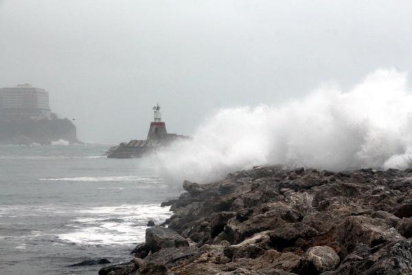 Zonguldak'ta yağmur ve şiddetli rüzgar