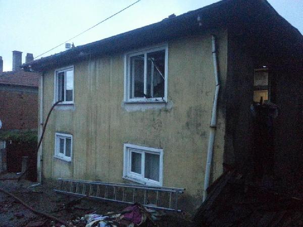Bolu'da itfaiyecinin evi yandı