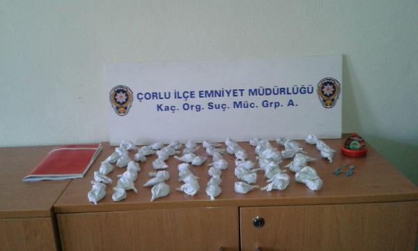 Çorlu'da internet kafeye uyuşturucu baskını; 2 gözaltı