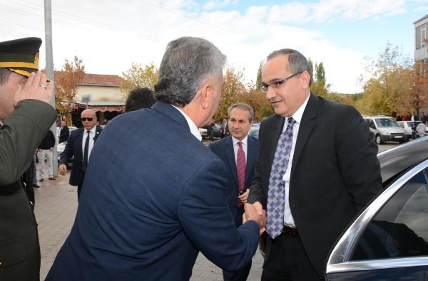 Bakan Aşçı: Tavuklarınızı yemleyin, ineklerinizi sulayın, azıcık atıştırın, oyunuzu kullanın